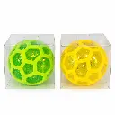 Bolas brillantes en cajas transparentes.webp