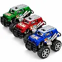 Trío de monster trucks metálicos relucientes.webp