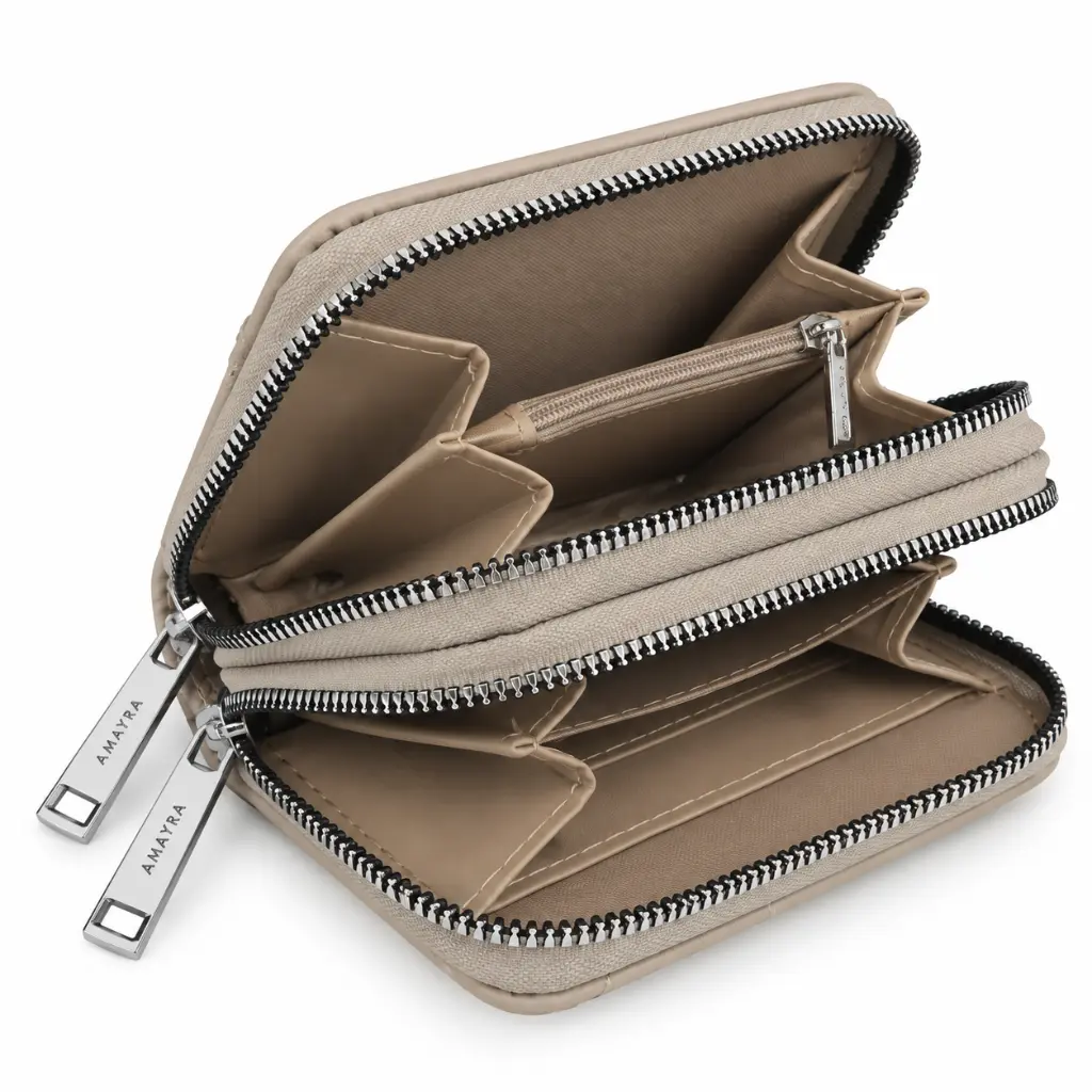 Cartera beige AMAYRA abierta y detallada.webp